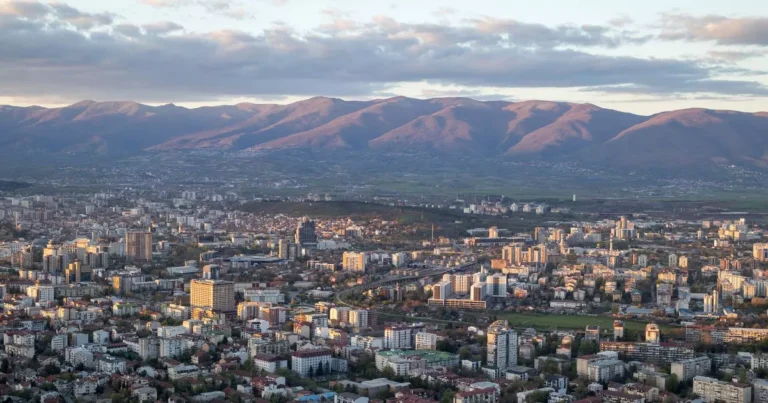 Прекрасна земја на само три часа од Велика Британија е една од…