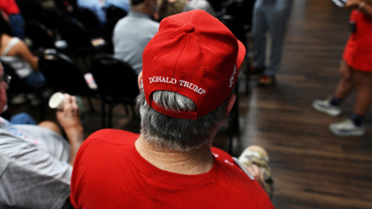 Поддржувачи на Доналд Трамп измамени од Македонска двојка која продавала фалсификувани валути