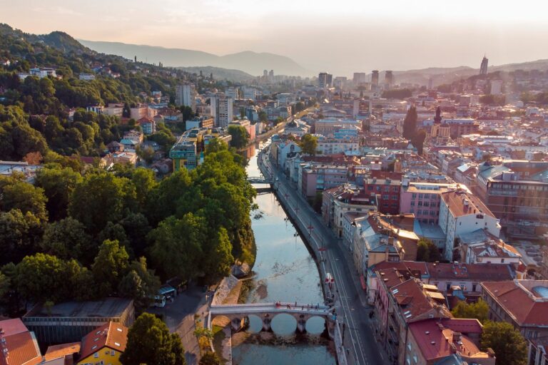 Ги пронајдов најевтините градови во Европа за краток викенд во 2027 година